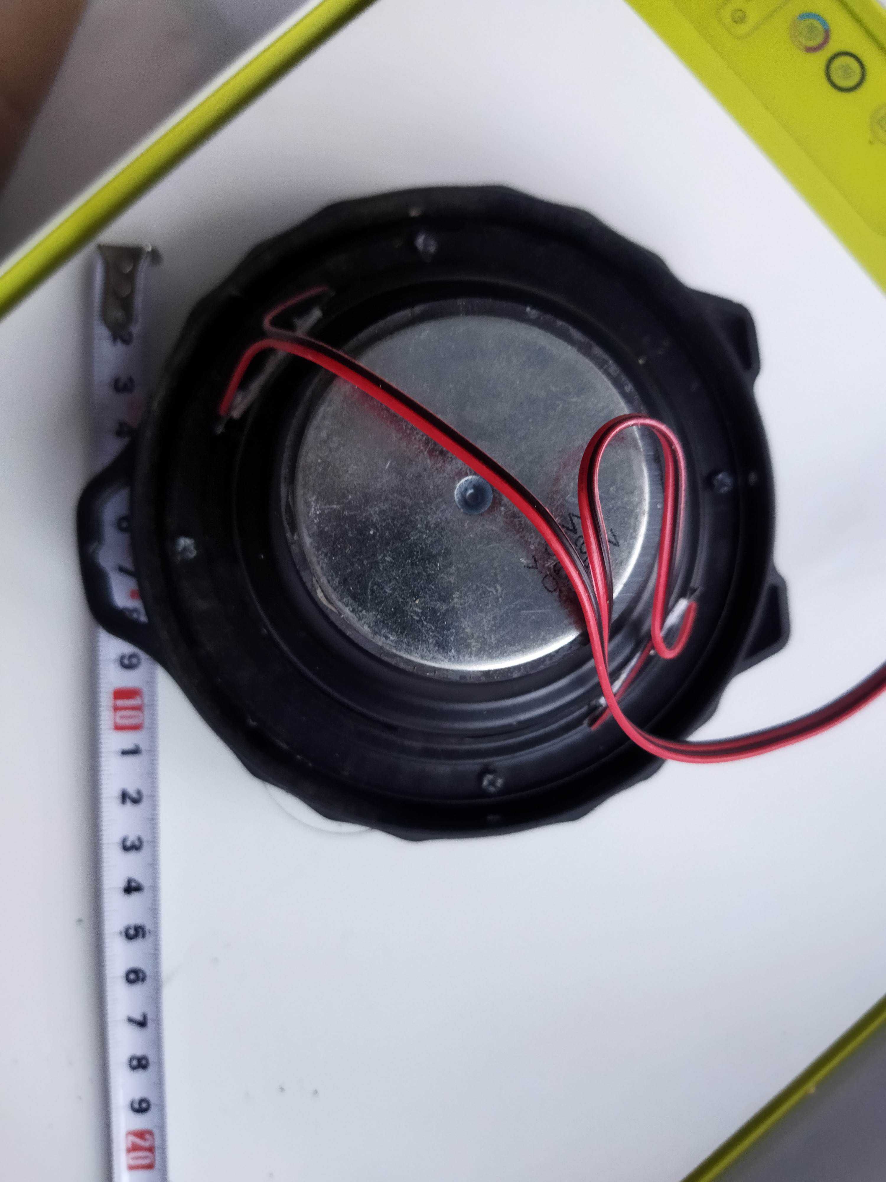 Głośnik z przenośnego głośnika bluetooth