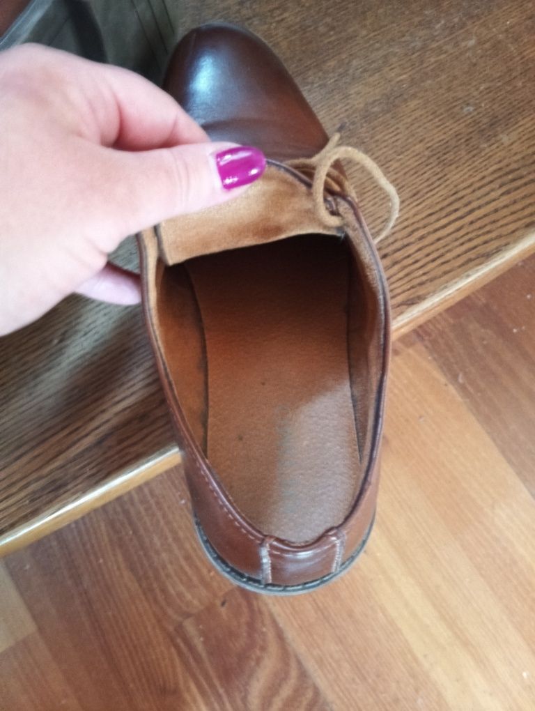 Buty do garnituru