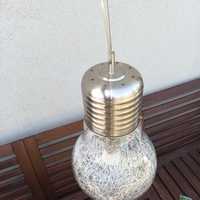 Lampa wisząca w kształcie żarówki