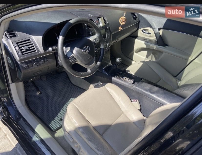 Тойота Авенсіс 2008 року випуску