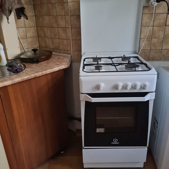 Продаю надійну газову плиту Indesit CIS6G2(W)UA (Італія). б/у