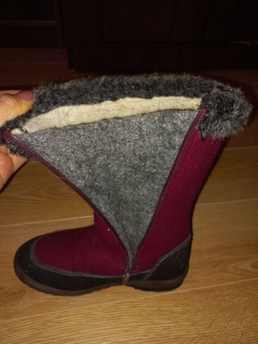 Продам фирменные сапожки-валенки для девочки "котофей"