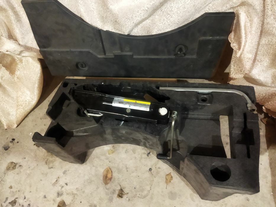 Органайзер домкрат WAG Volkswagen Skoda Audi Seat