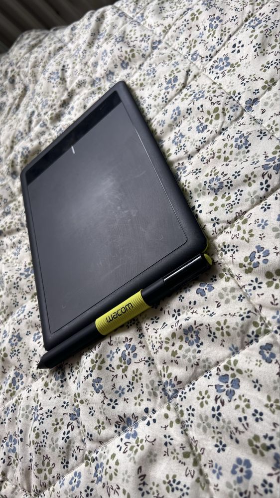 Tablet graficzny czarno zielony z rysikiem długopisem Wacom