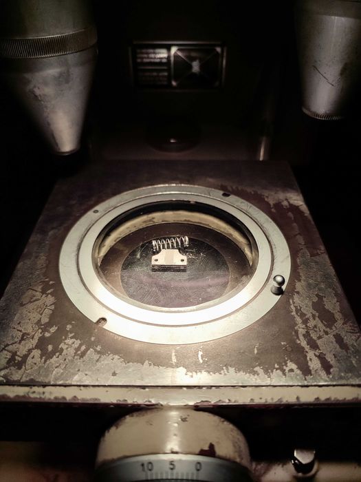 Projektor profilowy HAUSER 215