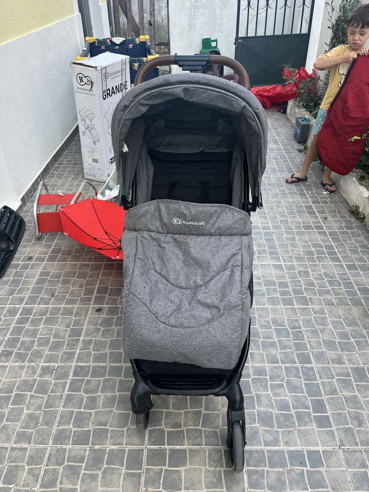 Carrinho para bebe praticamente novo