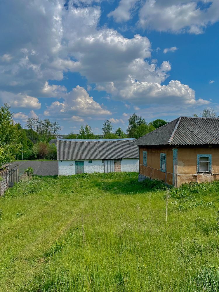 Продаж будинку з виходом до річки