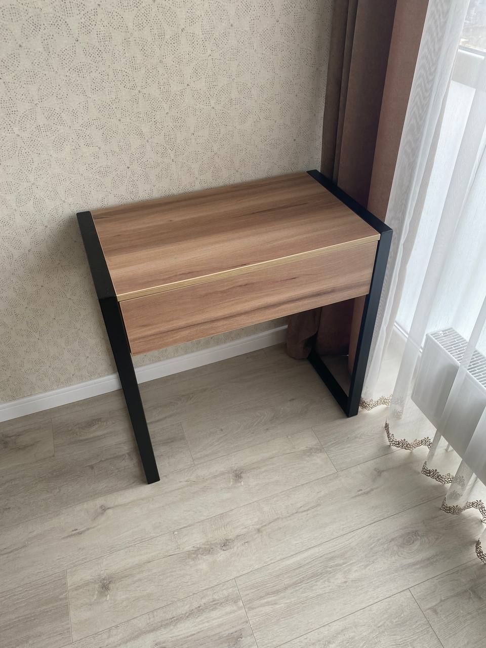 Продам стол новый