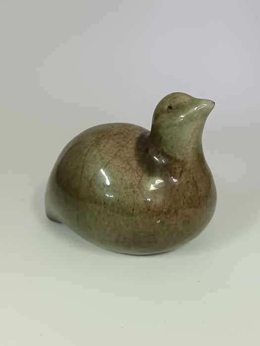 Escultura ave em barro vidrado ass. João Germano