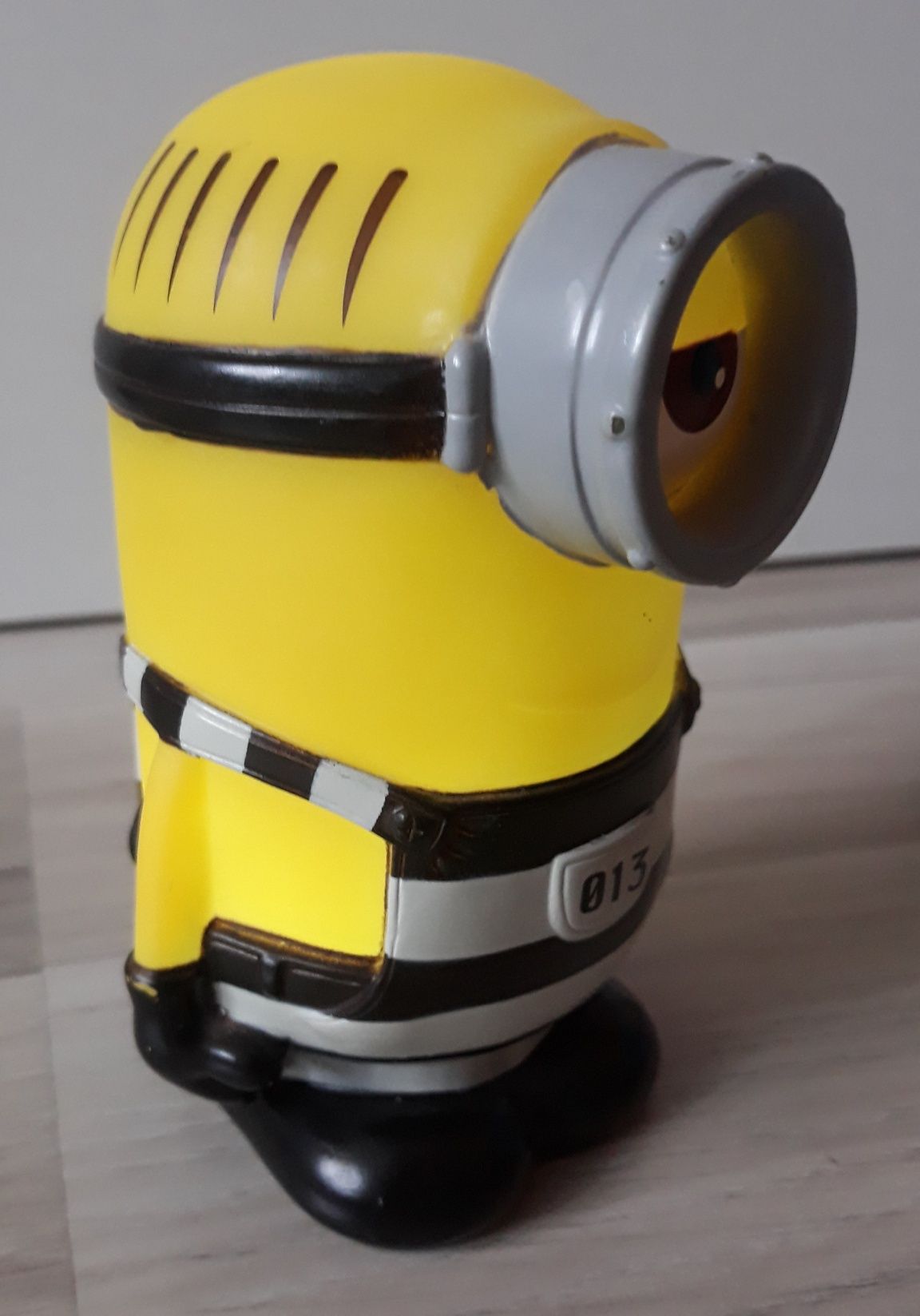 TM&Universal Studios Minionki Minionek Więzień figurka Świeci 12,5cm