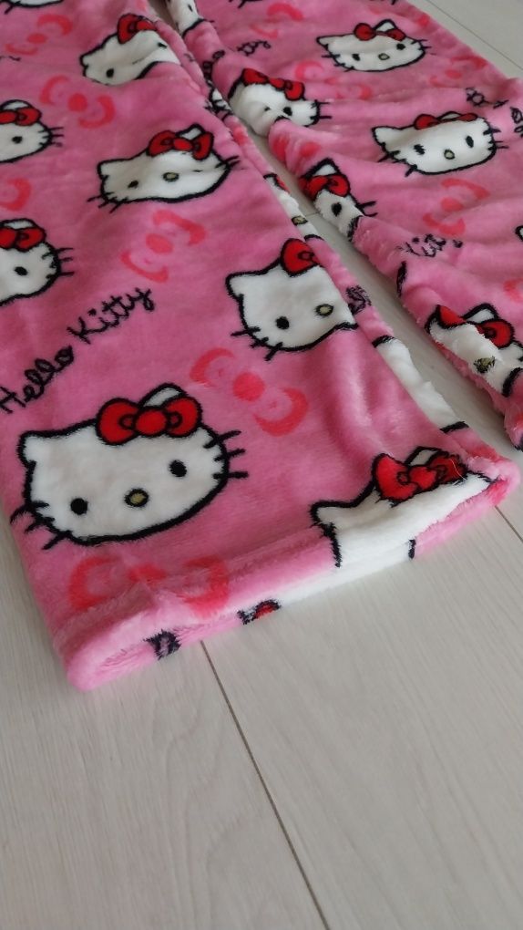 Spodnie Hello Kitty Pluszowe Baby Pink Musisz je Mieć XS/S