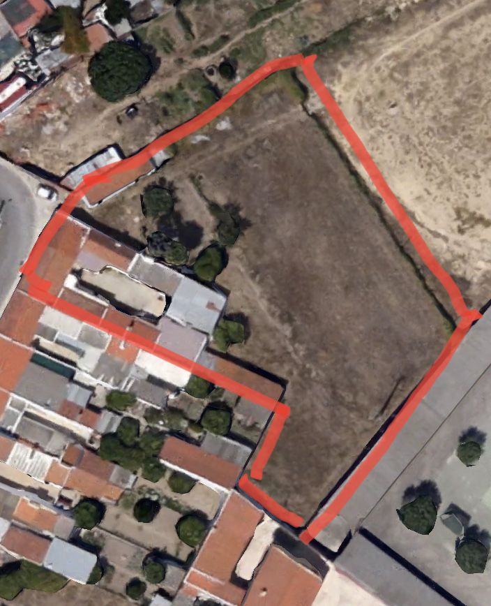 Moradia T2 + T1 + Anexos ( garagem) + Terreno em Alpiarça