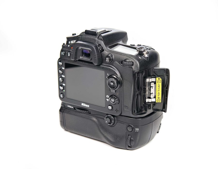 Nikon d7100 - idealny, przebieg 13800 + grip pixel king