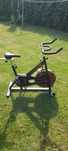 Spal kalorie w domu – rower stacjonarny Gorilla Sports!