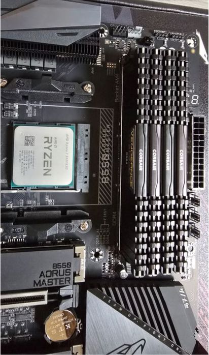 KIT UPGRADE :ryzen 7 5800x3d + b550 aorus master + 64gb ddr4 (faturas)