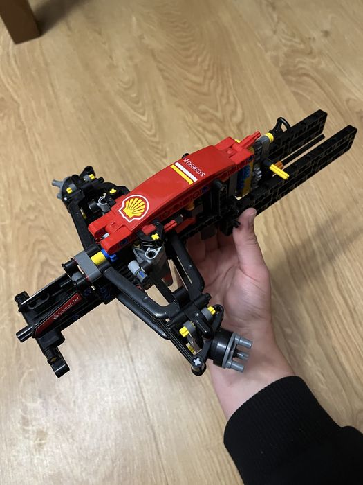 Конструктор Лєго Ferari SF-24