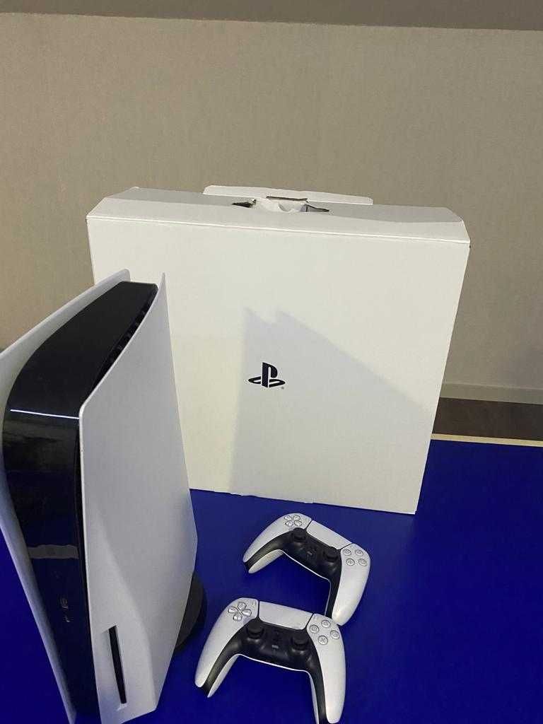 PlayStation 5 Standard 825GB com 2 comandos (SEMI-NOVA) + Garantia