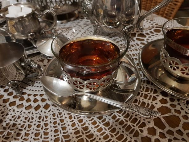 Королевский набор, для чаепития! Чашки с блюдцами и ваза.