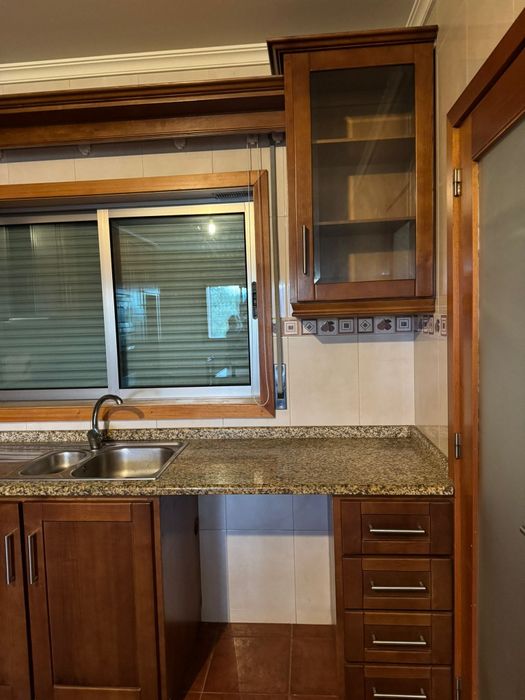 Cozinha madeira bom estado