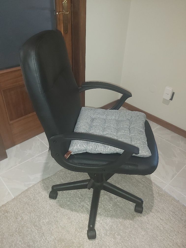 Cadeira escritório nova