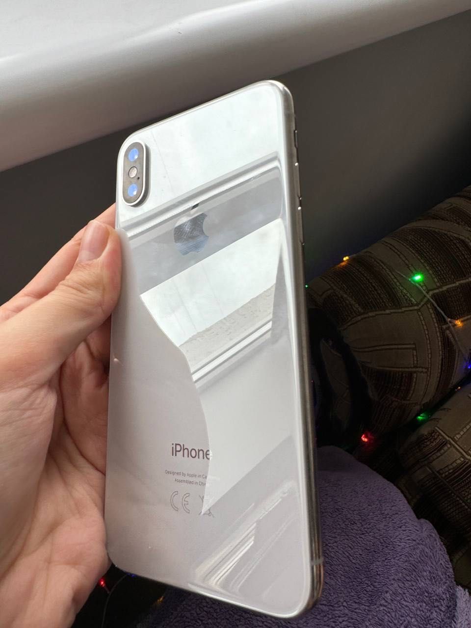 iPhone X 64gb 
White 
коробка, в подарок 2 чехла