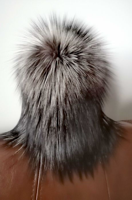 Хутряна шапка з чорнобурої лисиці