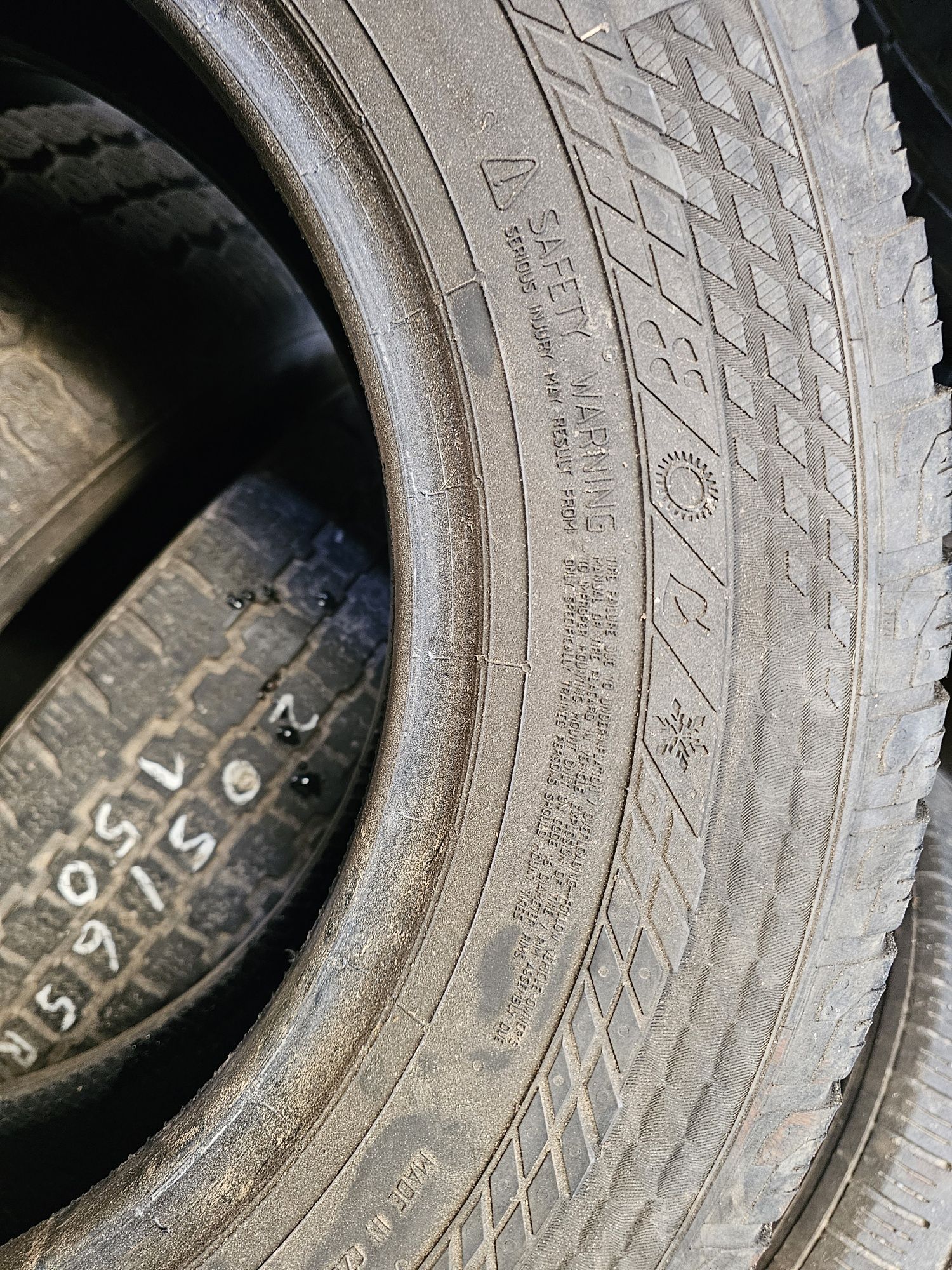 Opony wielosezonowe Continental 205/75R16C 110/108R