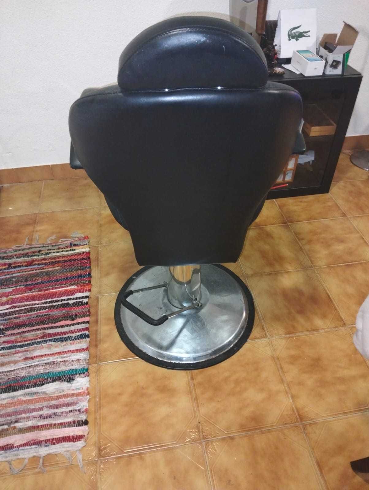Cadeira de Barbeiro semi nova