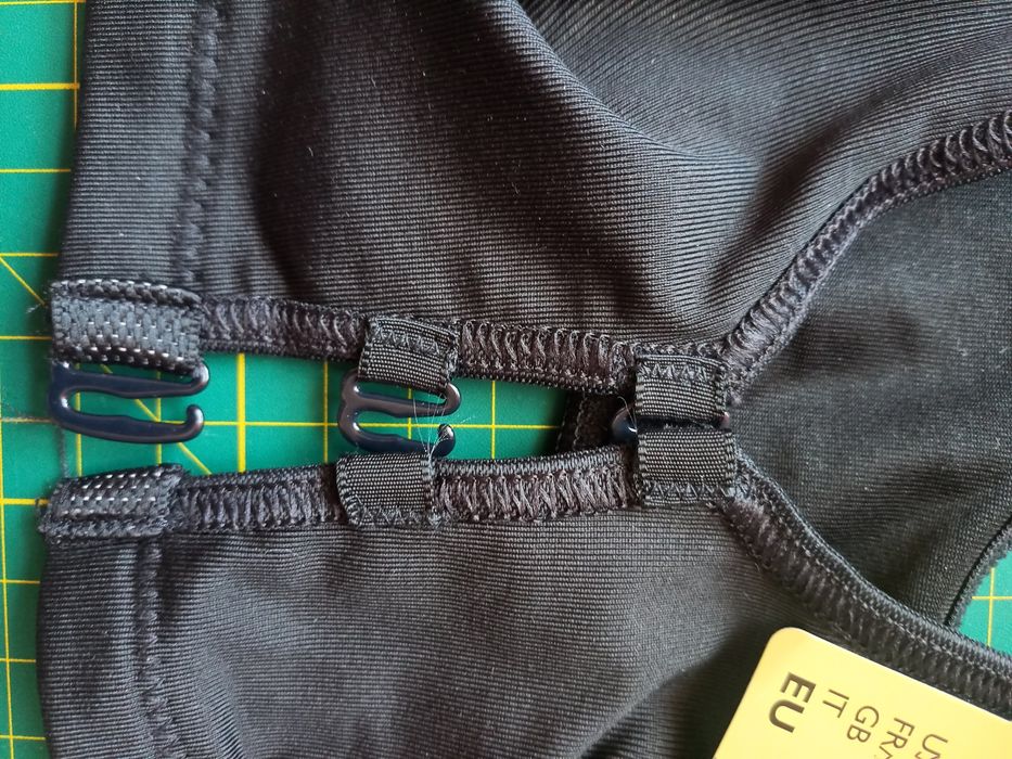 Бюст чорний TRIUMPH з застібкою попереду