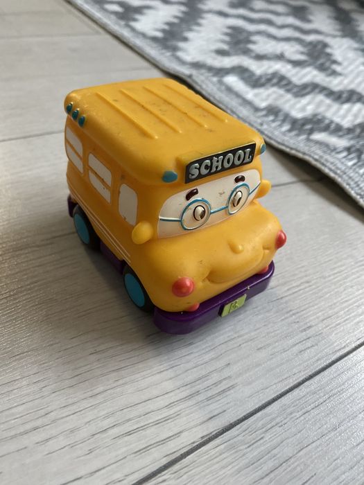 Инерционная машинка школьный автобус Battat