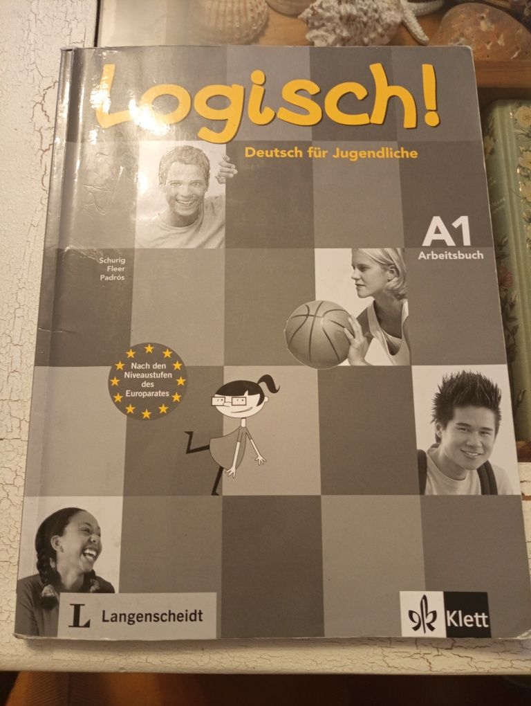 Vendo livro actividade alemão Logisch 9 ano.