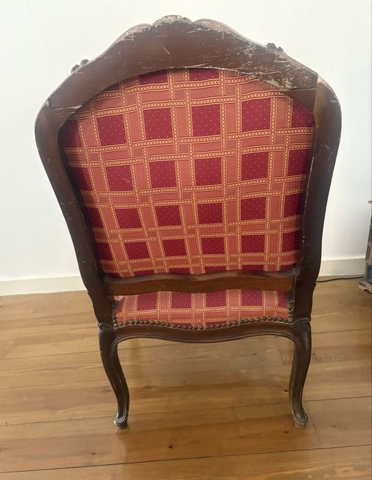 Cadeirão vintage  - estilo Luis XV - elegante e classico