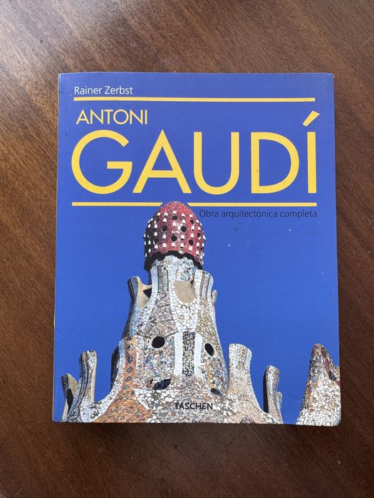 Livro Antoni Gaudie e livro para o artista