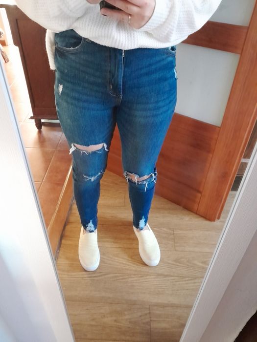 Dżinsy z dziurami XS/34