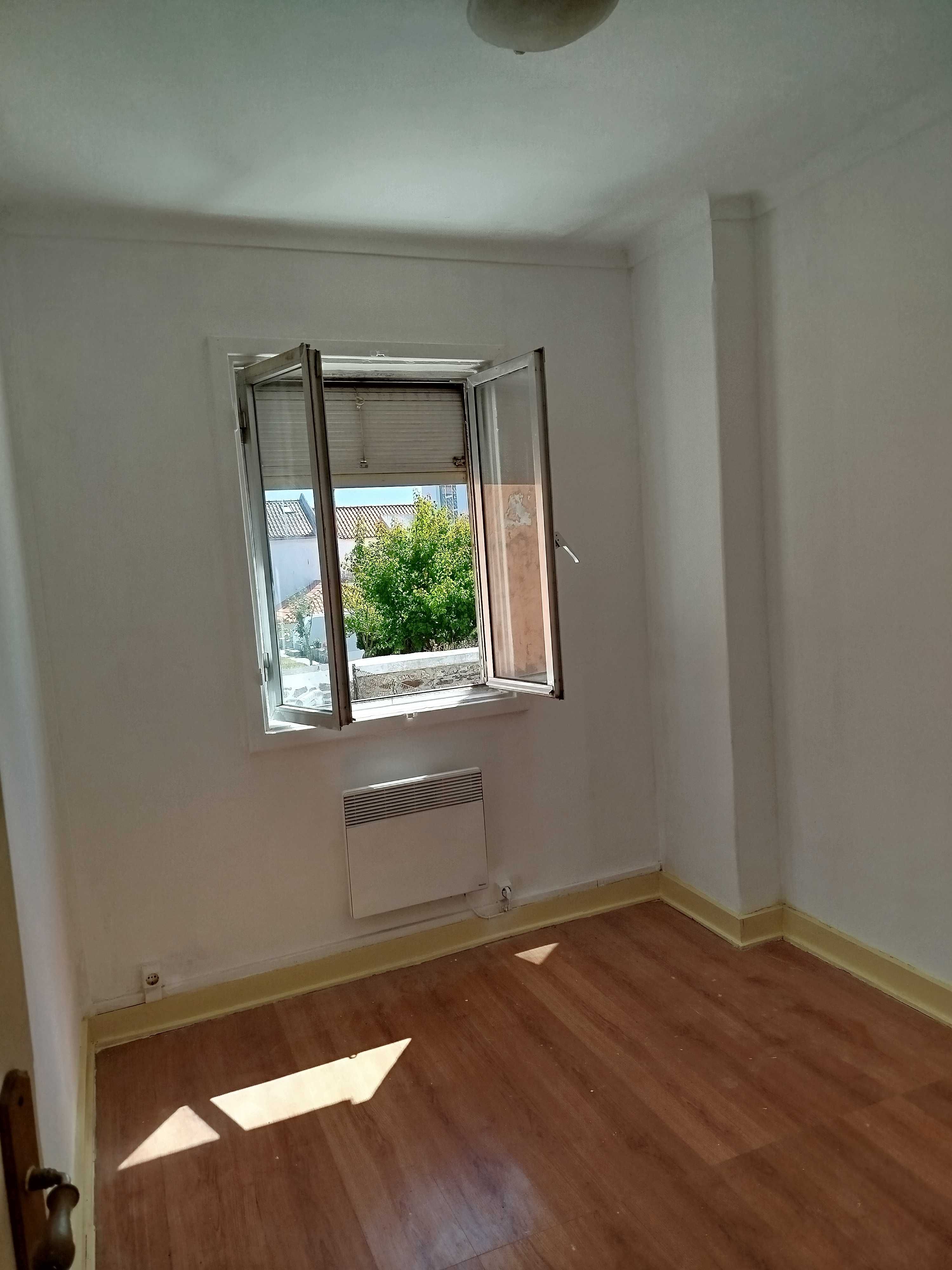 casa inteiramente renovada de primeiro e segundo andar