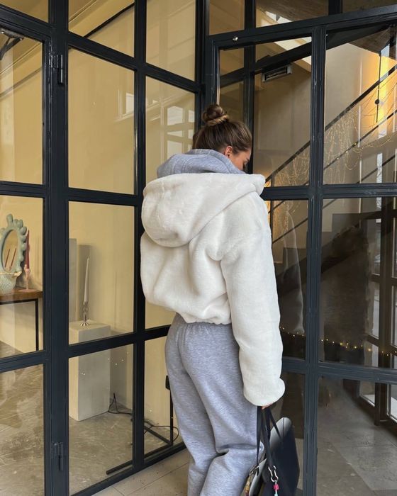 Шубка чорна та біла