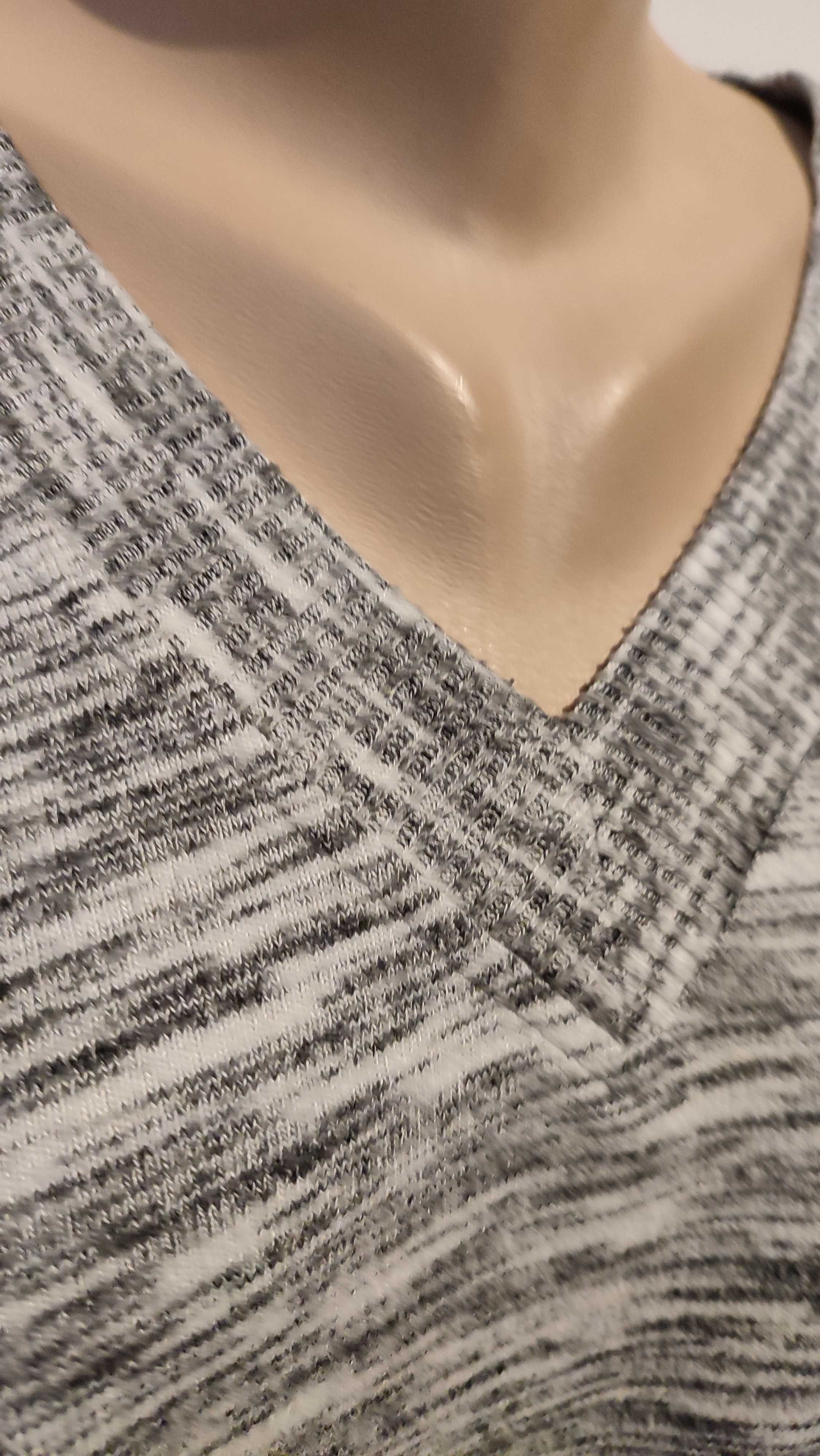 Sweter damski szary z długim rękawem dekolt V plus size 44/46