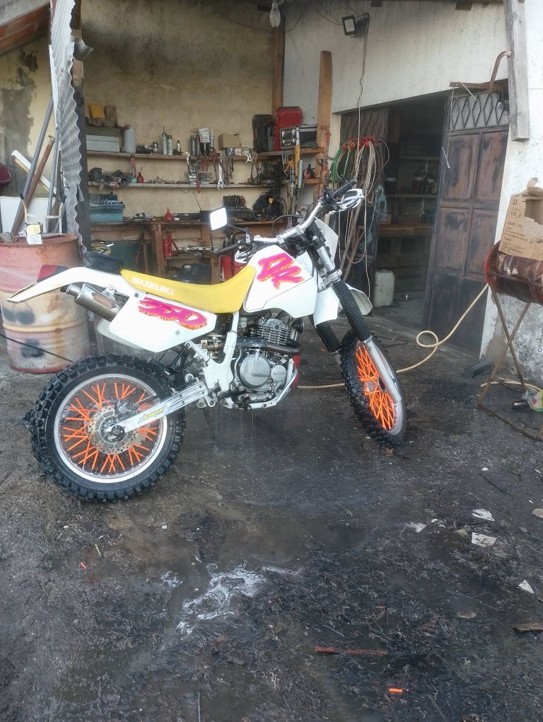 Vendo Dr 350  ou troco por mota de estrada