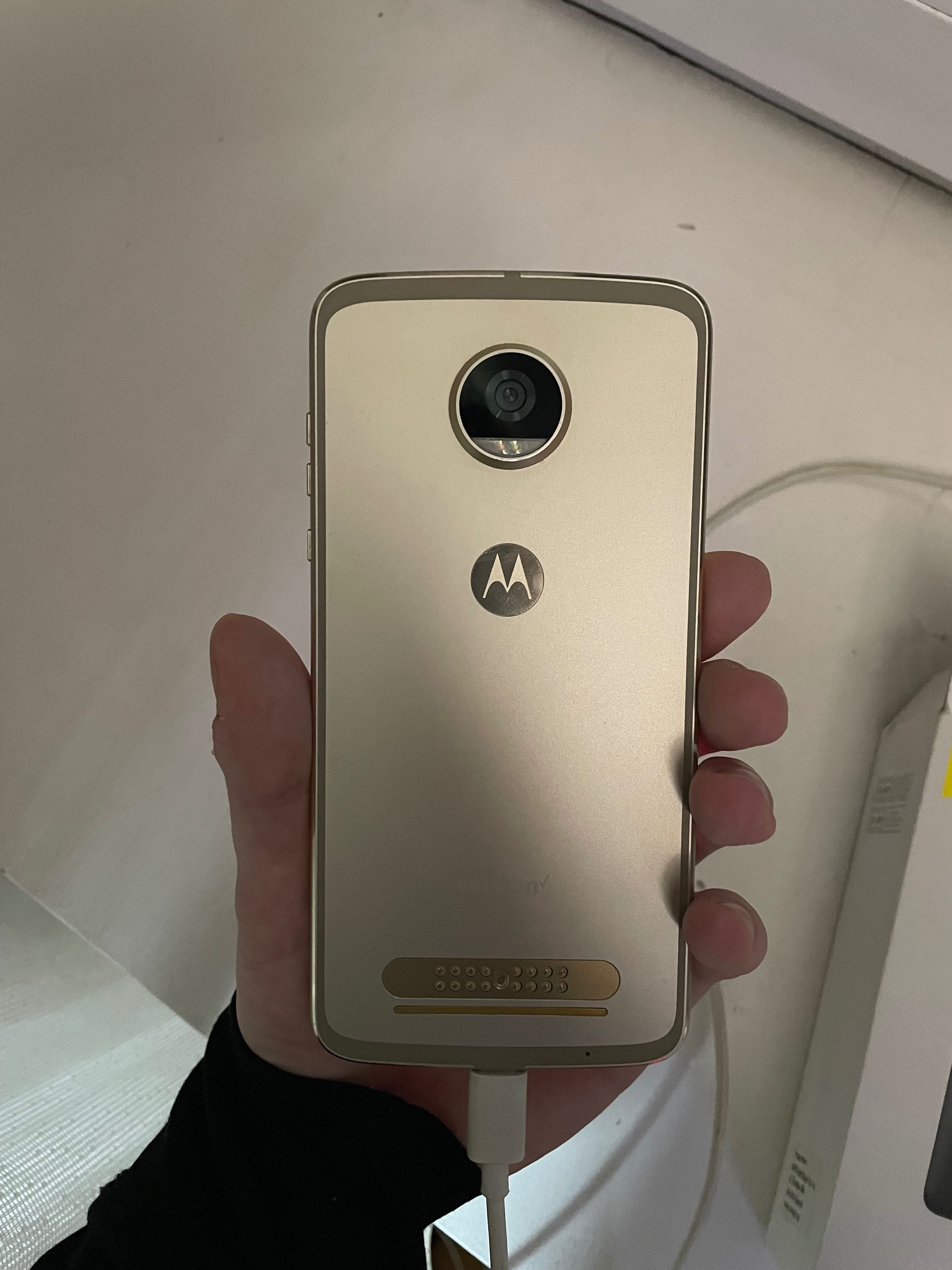 Смартфон Moto z2 Play