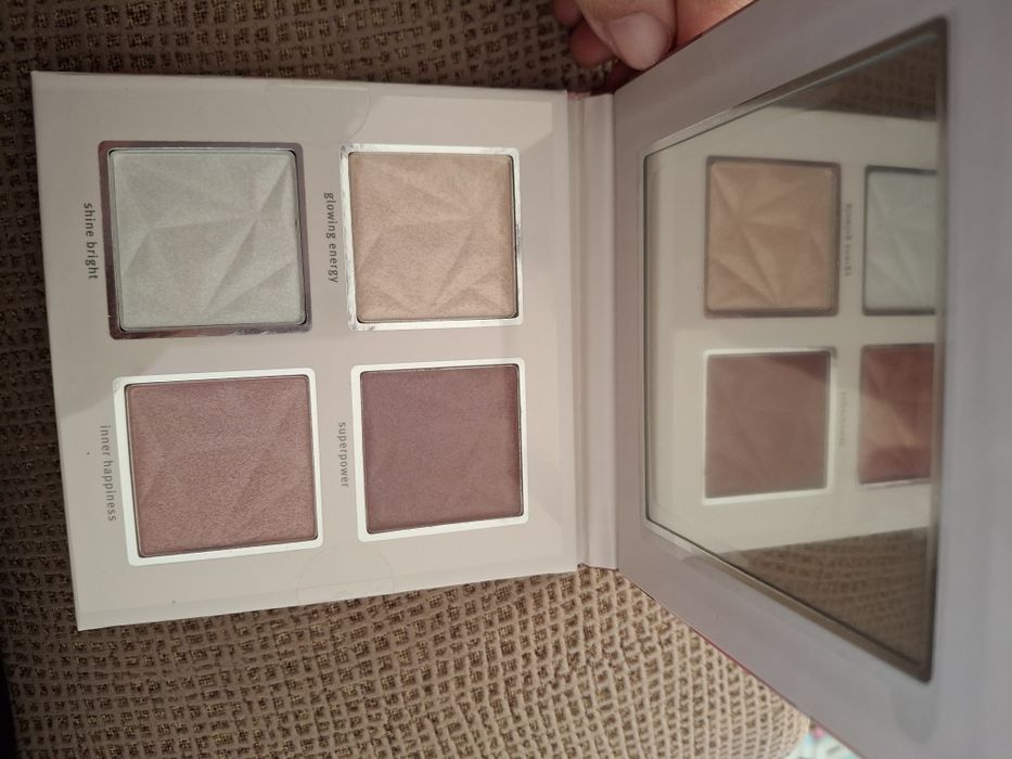 NOVA Paleta de blush e iluminadores Essence
