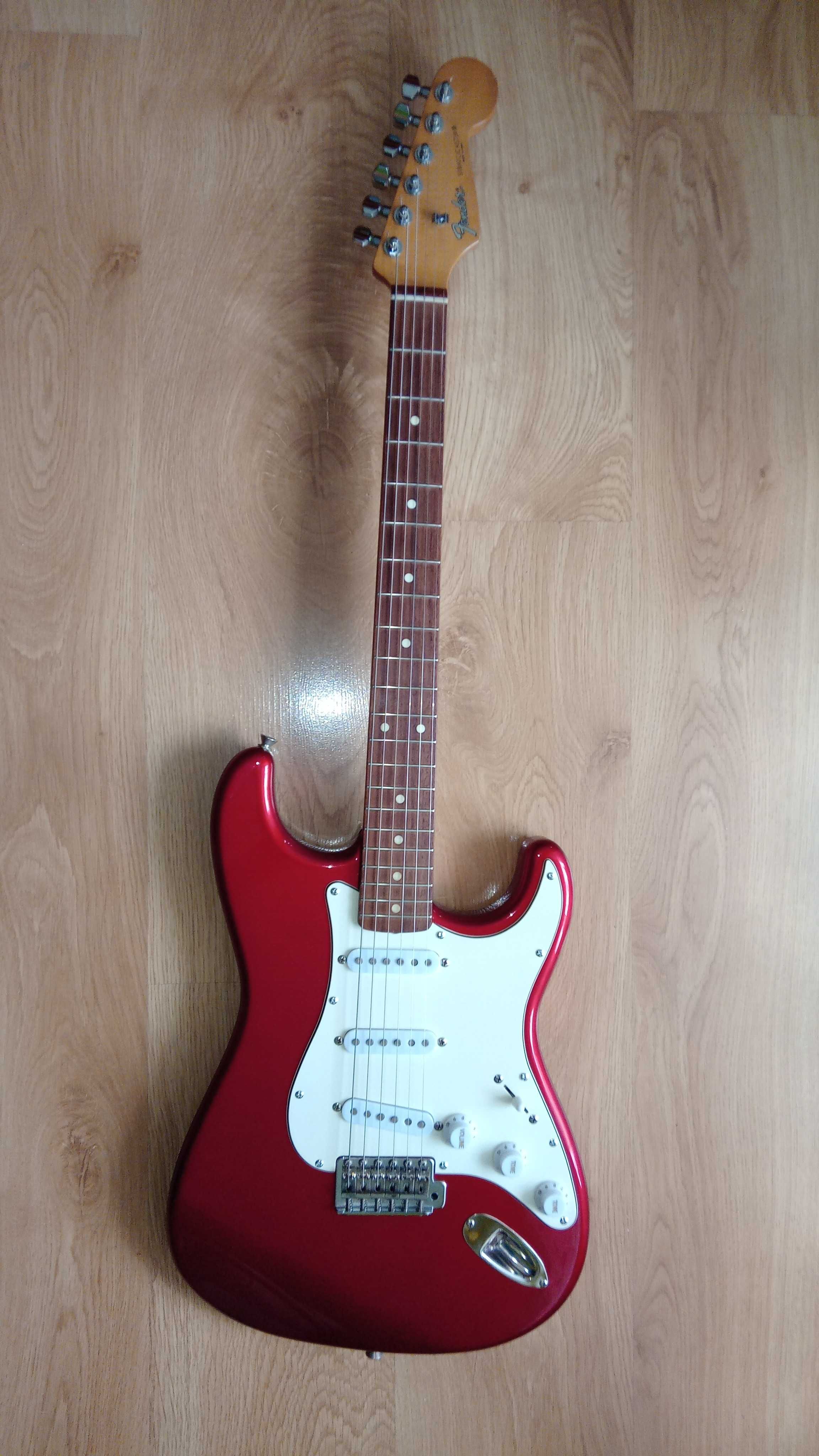 Fender Stratocaster ST-STD 2001 candy apple.