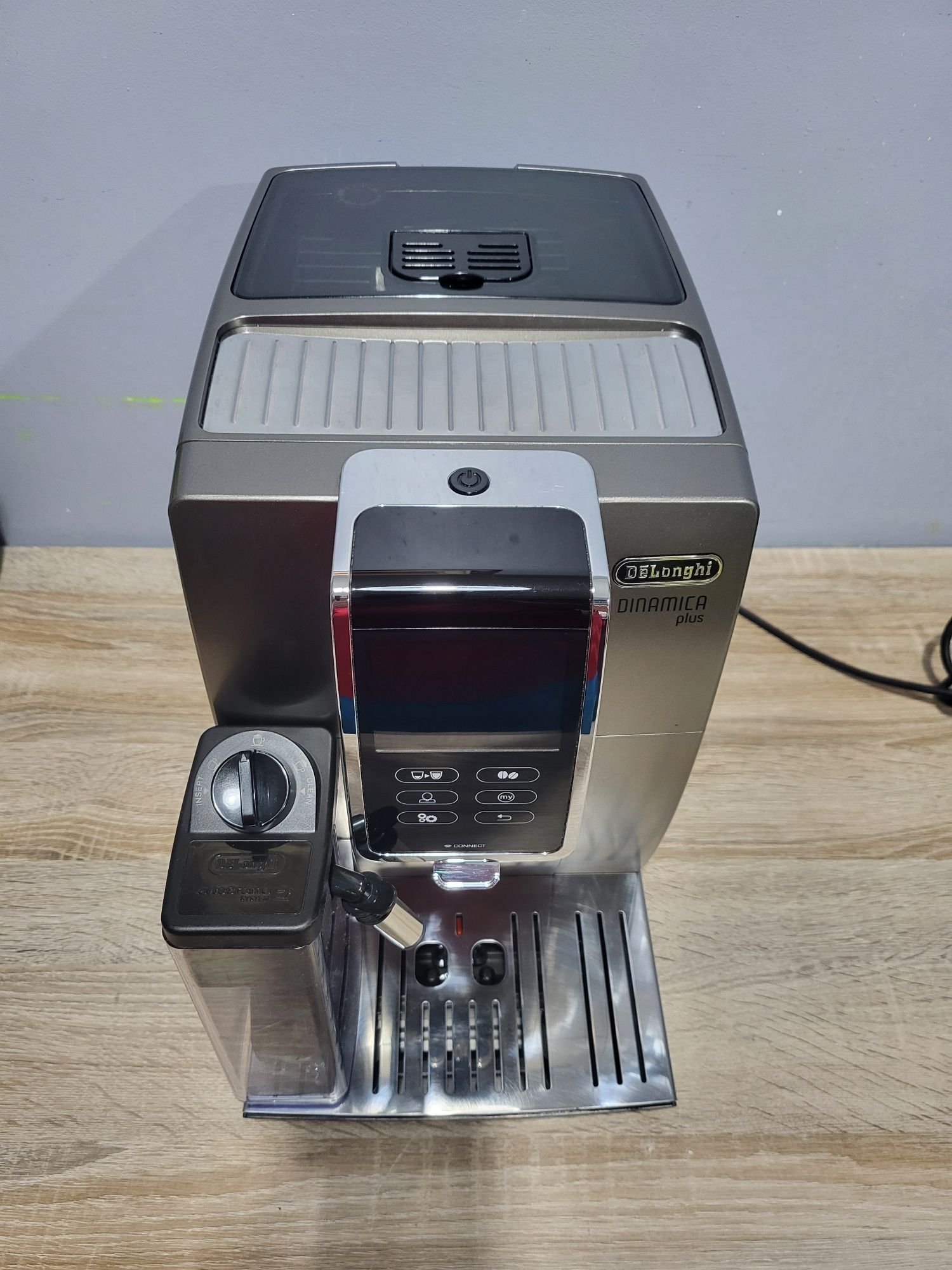 Ekspres ciśnieniowy Delonghi Dinamica Plus dotyk wifi latte FV