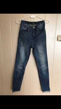 Ciemnoniebieskie jeansy dopasowane wysoka talia wysoki stan high waist
