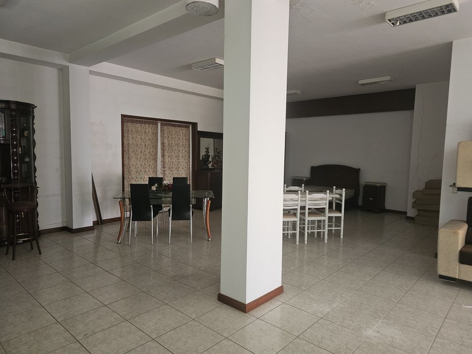 Loja em Santa Maria de Pigeiros