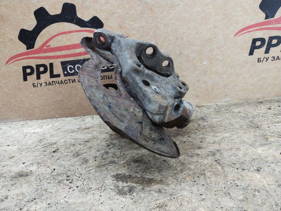 Mercedes C W203 00-07 Поворотный кулак передний левый цапфа ступица