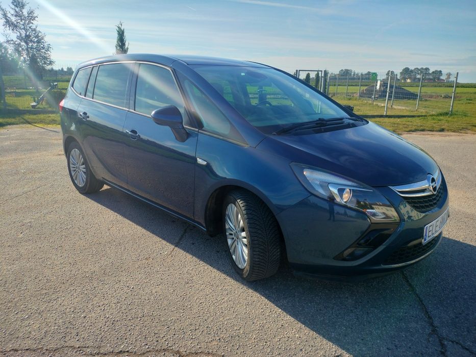Opel Zafira 1.4 T 2016 rok Niski przebieg. Bogate wyposażenie.