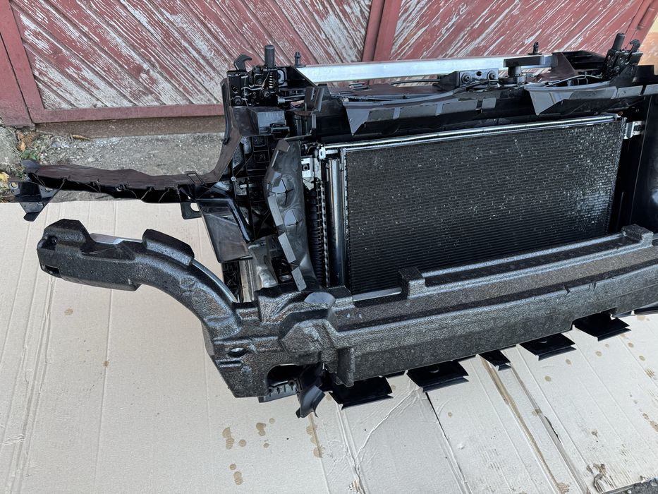 Установочная панель касета радиатори  Audi q7 4m Ауді Кю7 ку7