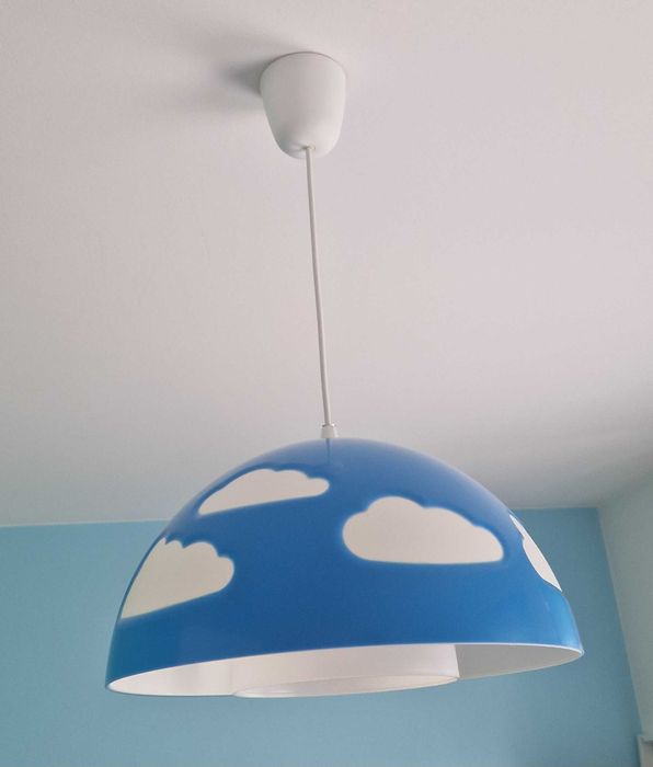 Lampa wisząca dziecięca IKEA Skojig chmury niebieska