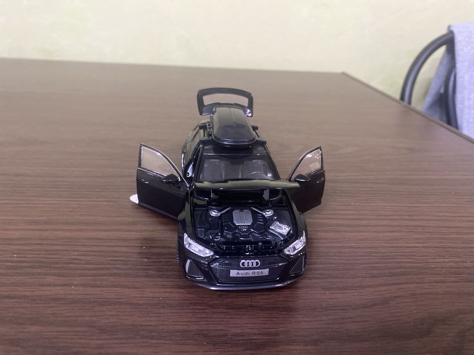 Модель авто 1:32 Audi RS6