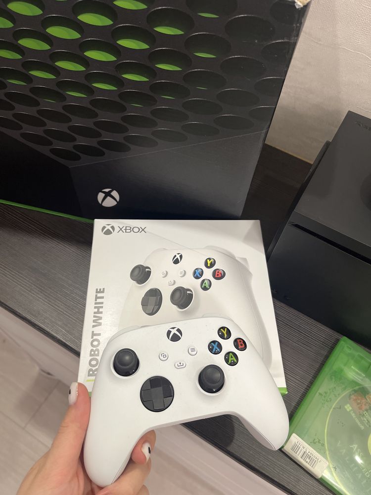 Продаю XBOX X  1 TB